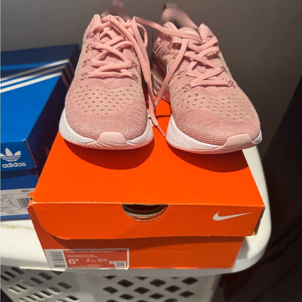Nike Women Light Pink Sneakers